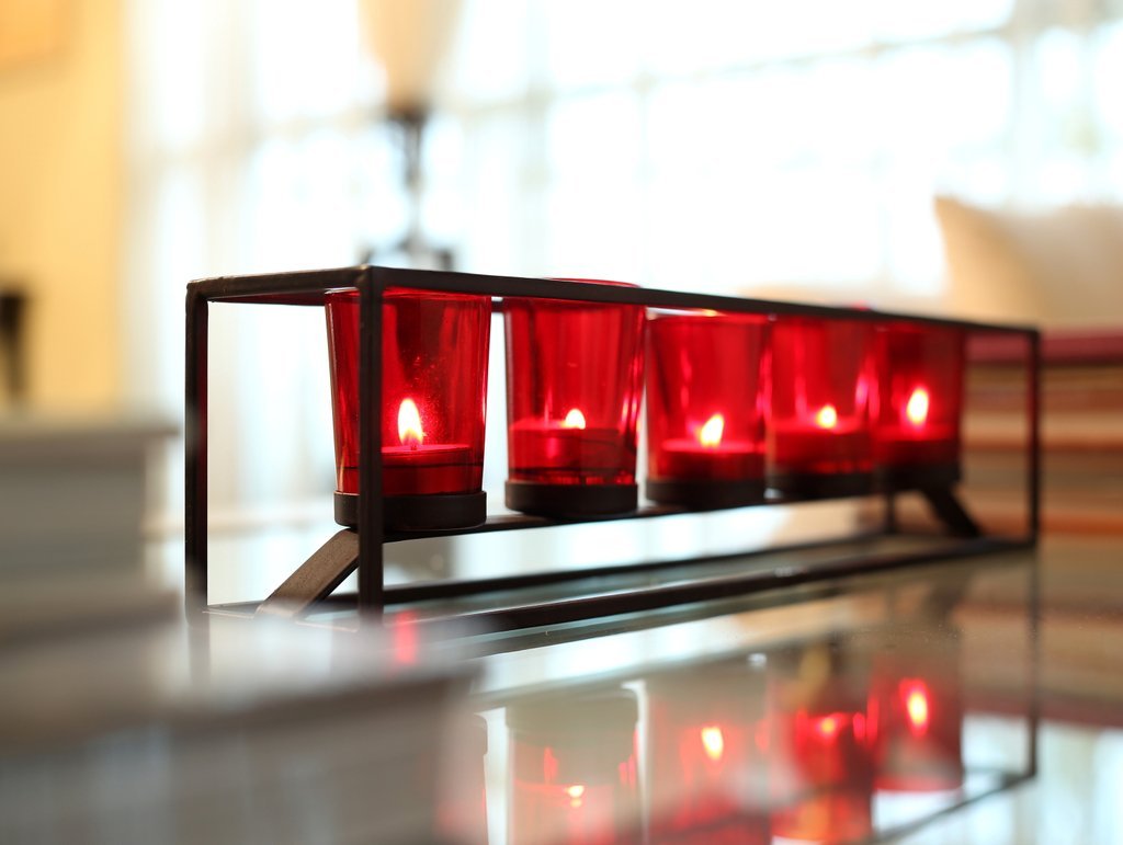 Hosley 5 Cup Decorative Tealight Holder with Red Glass